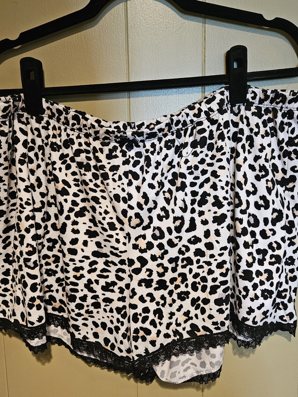 Rene Rofe Black & White Leopard Lace-Trim Sleep Top And Shorts - Picture 2 of 3